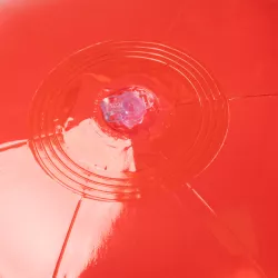 Balón inflable de PVC translúcido.