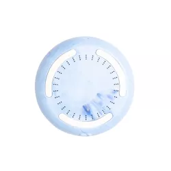 Cargador inalámbrio hecho de tapones de botella reciclados.