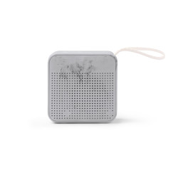 Altavoz inalámbrico realizado a partir de tapones de botella reciclados. 