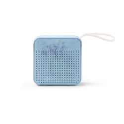 Altavoz inalámbrico realizado a partir de tapones de botella reciclados. 