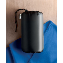 Manta polar en RPET (180 gr/m2) con funda