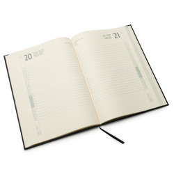 Agenda con cubierta de polipiel acolchada.