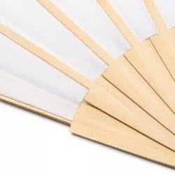 Abanico con varillas de madera y tela RPET