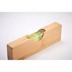 Nivel de burbuja y abrebotellas