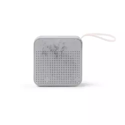 Altavoz inalámbrico realizado a partir de tapones de botella reciclados. 