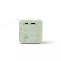 Altavoz inalámbrico realizado a partir de tapones de botella reciclados. 